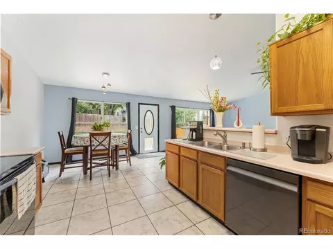 Kitchen - 19564 E Ithaca Pl, Aurora, CO 80013 photo 2 of 2