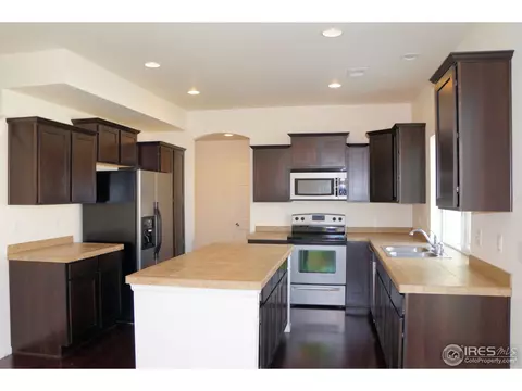 5570 Killarney St, Denver, CO 80249 photo 2