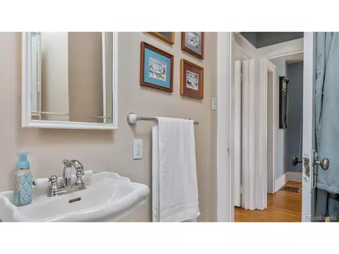 2360 Grape St, Denver, CO 80207 photo 12