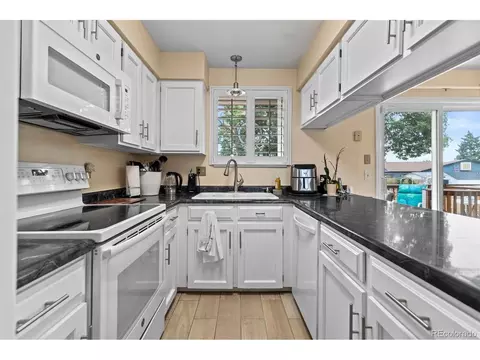 Kitchen - 8352 Dover Ct, Arvada, CO 80005 photo 3 of 4