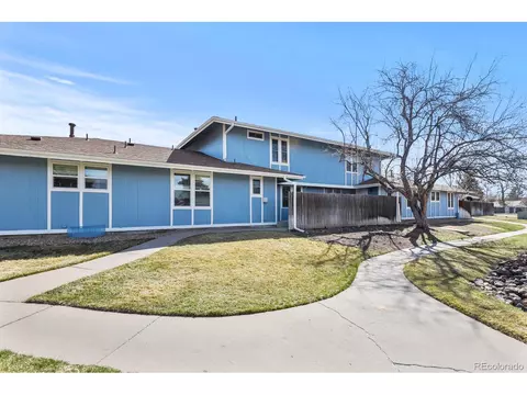 246 S Newark Cir, Aurora, CO 80012