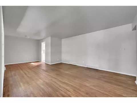 426 Kenton St, Aurora, CO 80010 photo 3