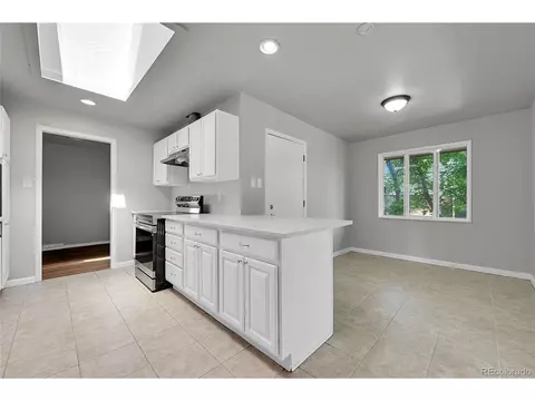 426 Kenton St, Aurora, CO 80010 photo 7