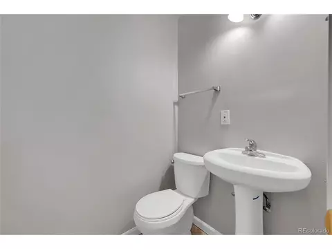 426 Kenton St, Aurora, CO 80010 photo 9