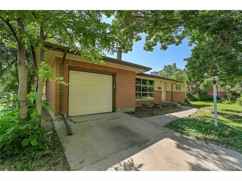 426 Kenton St, Aurora, CO 80010 photo 2