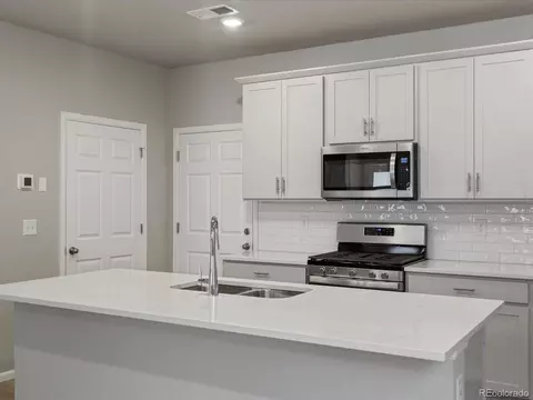 22261 E 7th Pl, Aurora, CO 80018 photo 5