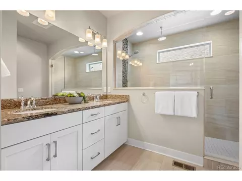 Bath - 9962 E 59th Dr, Denver, CO 80238 photo 2 of 5