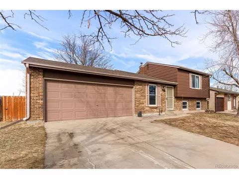 685 Madison Way, Bennett, CO 80102 photo 2