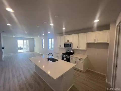 27696 E Byers Pl, Aurora, CO 80018 photo 2