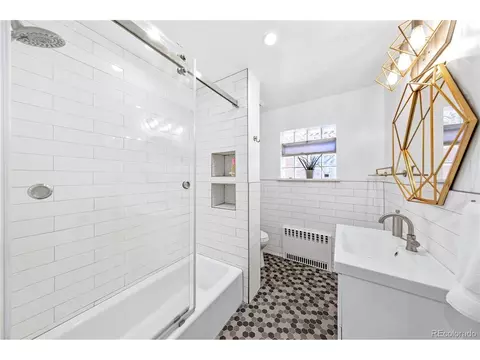 Bath - 2000 E 21st Ave, Denver, CO 80205 photo 3 of 3