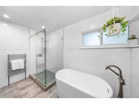 Bath - 2000 E 21st Ave, Denver, CO 80205 photo 1 of 3