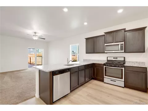 389 Maple St, Bennett, CO 80102 photo 8
