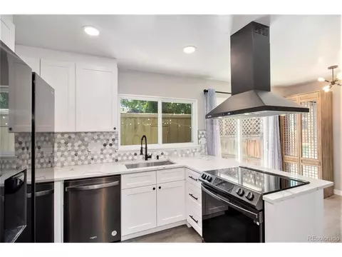 562 S Carr St, Lakewood, CO 80226