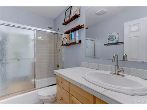 Bath - 19629 E Bails Pl, Aurora, CO 80017 photo 2 of 3