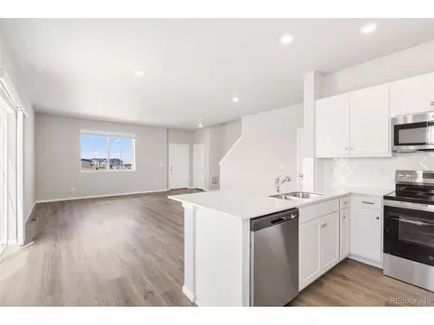 Kitchen - 24116 E 53rd Dr, Aurora, CO 80019 photo 5 of 6
