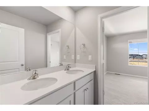 Bath - 24116 E 53rd Dr, Aurora, CO 80019 photo 7 of 7