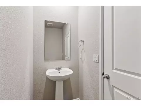 Bath - 24116 E 53rd Dr, Aurora, CO 80019 photo 2 of 7