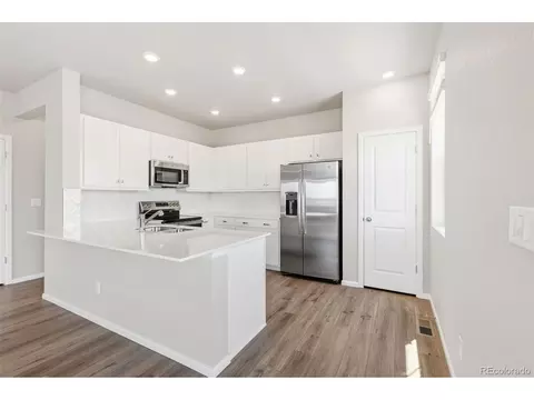 Kitchen - 24116 E 53rd Dr, Aurora, CO 80019 photo 4 of 6