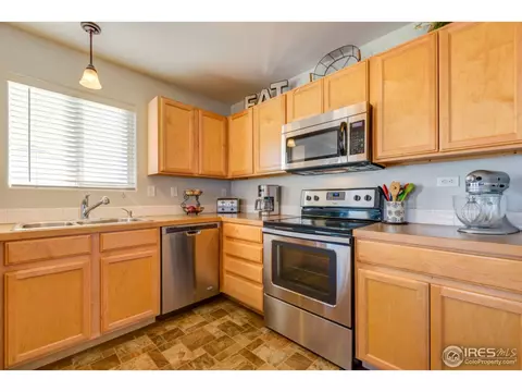 526 E 29th St Dr, Greeley, CO 80631 photo 2