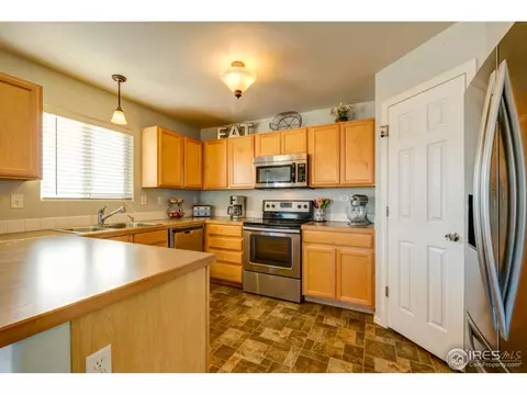 526 E 29th St Dr, Greeley, CO 80631 photo 3
