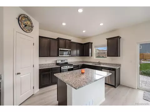 305 Maple St, Bennett, CO 80102 photo 9