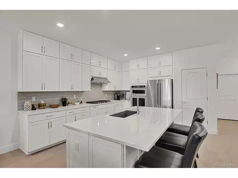 Kitchen - 17323 W 93rd Pl, Arvada, CO 80007 photo 3 of 4