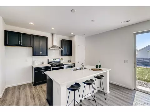 27697 E Maple Ave, Aurora, CO 80018 photo 2
