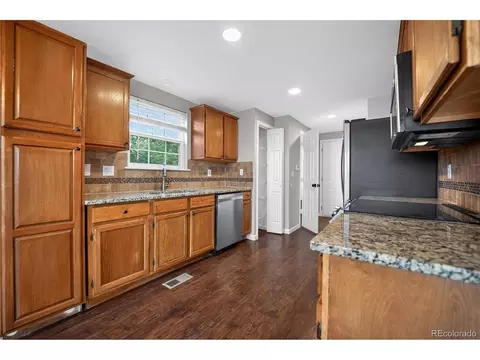 Kitchen - 22471 E Princeton Dr, Aurora, CO 80018 photo 3 of 4