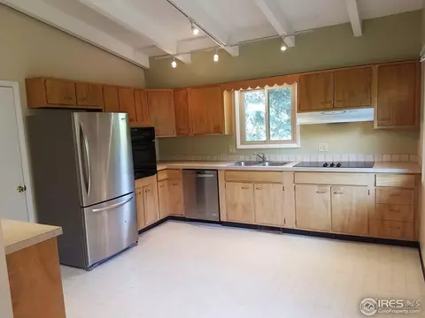 2024 Apple Valley Rd, Lyons, CO 80540 photo 2