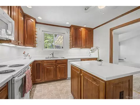 Kitchen - 14213 E Marina Dr, Aurora, CO 80014 photo 3 of 4
