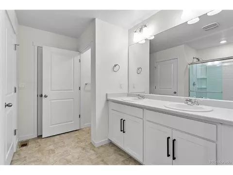 Bath - 140 Racer St, Bennett, CO 80102 photo 1 of 5