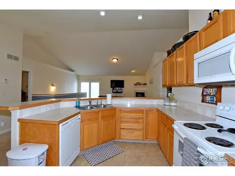 2422 Lagoon Ct, Evans, CO 80620 photo 2