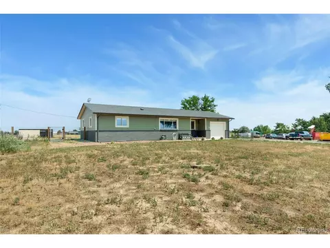 54685 E Bobcat Ln, Strasburg, CO 80136