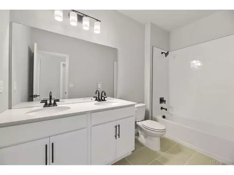 Bath - 46515 Sunrise Ct, Bennett, CO 80102 photo 2 of 4