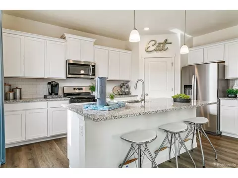 27691 E Byers Ave, Aurora, CO 80018 photo 7