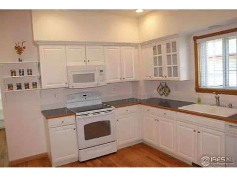 207 E Iowa Ave, Berthoud, CO 80513 photo 4