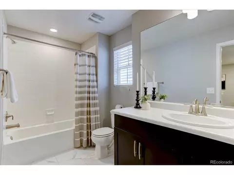 Bath - 11279 E 25th Dr, Aurora, CO 80010 photo 4 of 5