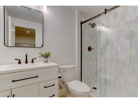 Bath - 11279 E 25th Dr, Aurora, CO 80010 photo 5 of 5