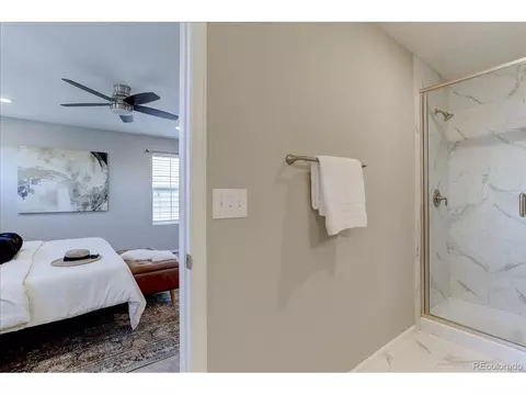 Bath - 11279 E 25th Dr, Aurora, CO 80010 photo 3 of 5