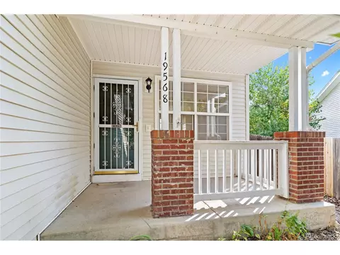 19568 E 18th Ave, Aurora, CO 80011 photo 2