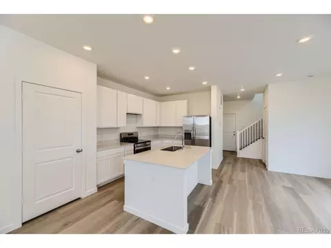 660 Aspen Ave, Bennett, CO 80102 photo 4