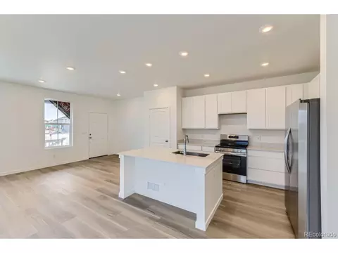 660 Aspen Ave, Bennett, CO 80102 photo 5