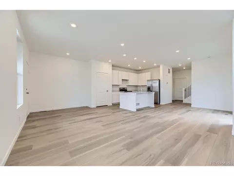 660 Aspen Ave, Bennett, CO 80102 photo 3