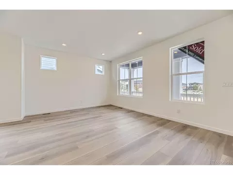 660 Aspen Ave, Bennett, CO 80102 photo 2