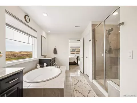 Bath - 27790 E Links Pl, Aurora, CO 80016 photo 2 of 9