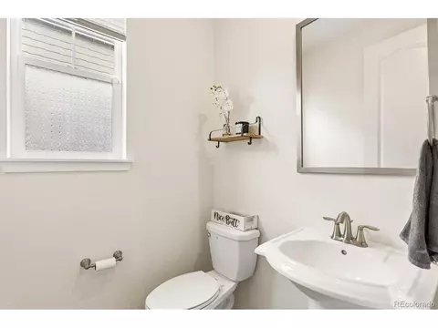 Bath - 27790 E Links Pl, Aurora, CO 80016 photo 6 of 9