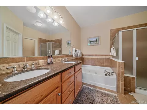 Bath - 22124 Euclid Dr, Aurora, CO 80016 photo 1 of 4