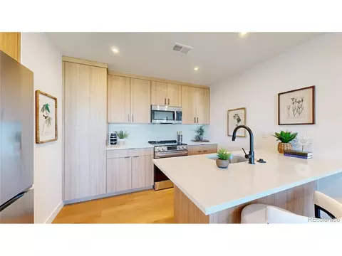 933 Edge Cir, Longmont, CO 80501