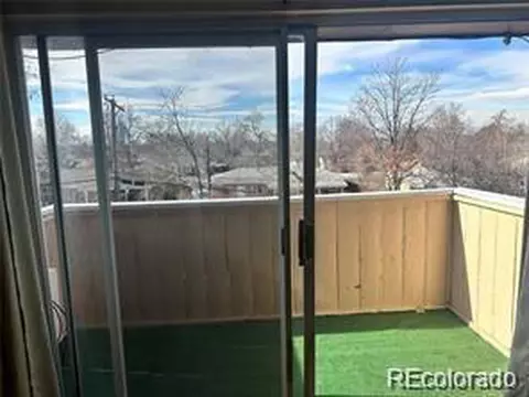 561 Geneva St #302, Aurora, CO 80010
