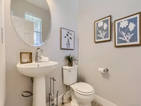 15862 E Warner Dr, Denver, CO 80239 photo 6
